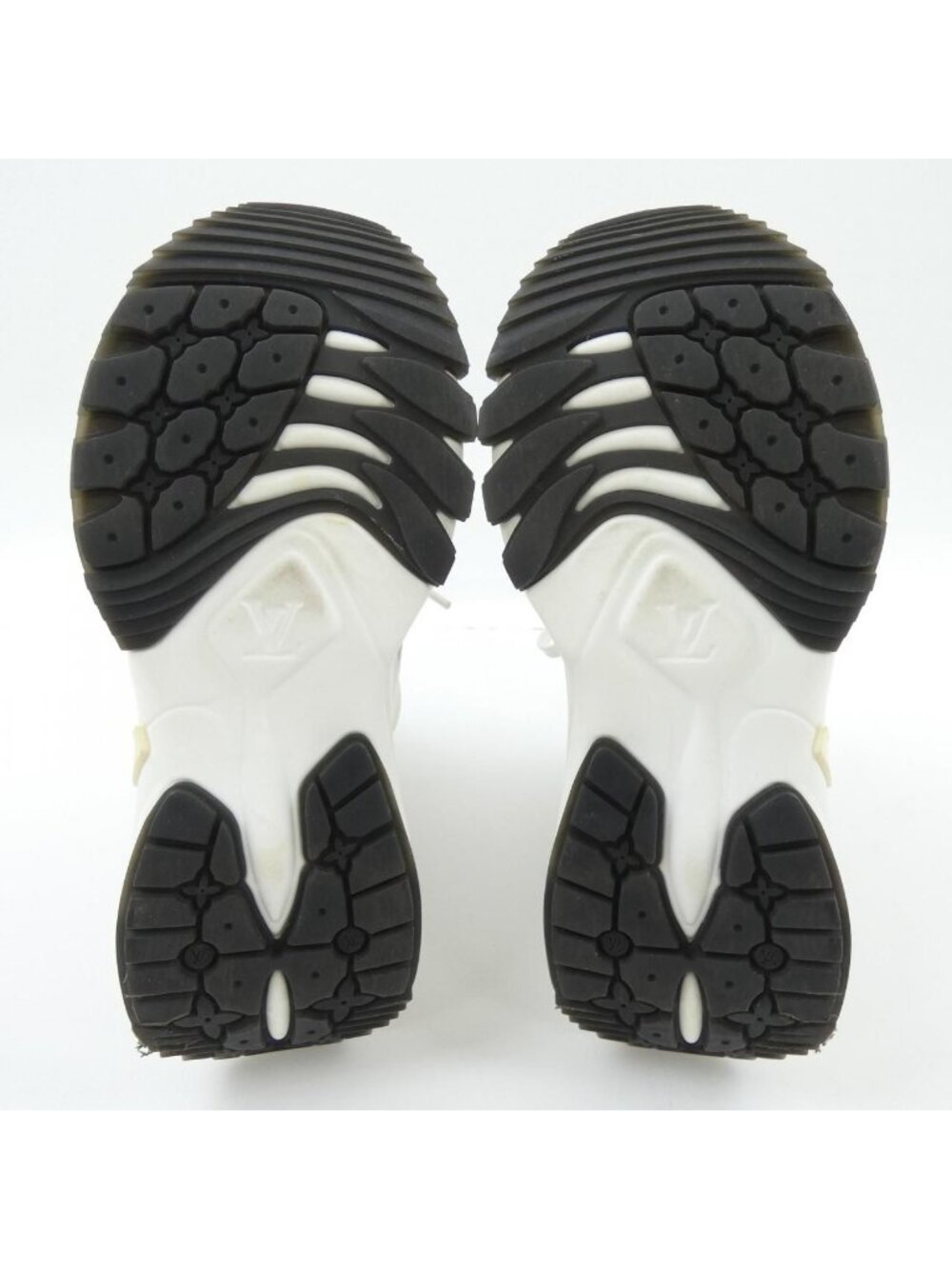Louis Vuitton Run Sneakers - Picture 4 of 6